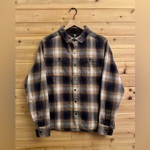 Kuhl Size Medium The Law Flannel Plaid Long Sleeve Button Down Shirt